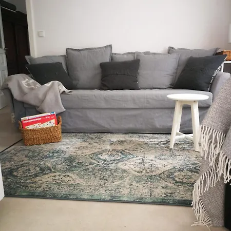 Adelaide Vila